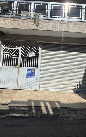 Casa à venda com 182m², 4 quartos e 2 vagas Casa à venda com 182m², 4 quartos e 2 vagasFachada com PLACA