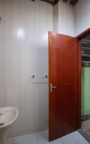 Casa para alugar com 191m², 4 quartos e 3 vagasBanheiro externo