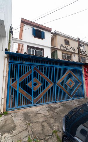 Casa à venda com 420m², 3 quartos e 4 vagas Casa à venda com 420m², 3 quartos e 4 vagasFachada