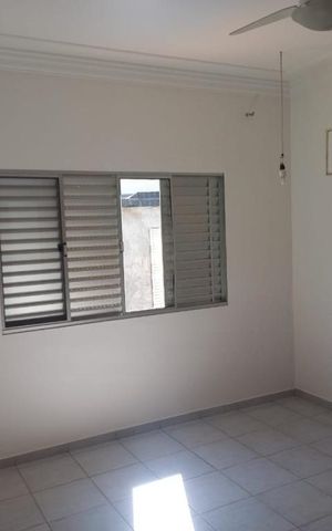 Casa para alugar com 239m², 4 quartos e 2 vagas Casa para alugar com 239m², 4 quartos e 2 vagasQuarto