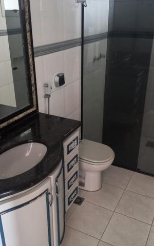 Casa para alugar com 239m², 4 quartos e 2 vagas Casa para alugar com 239m², 4 quartos e 2 vagasBanheiro social