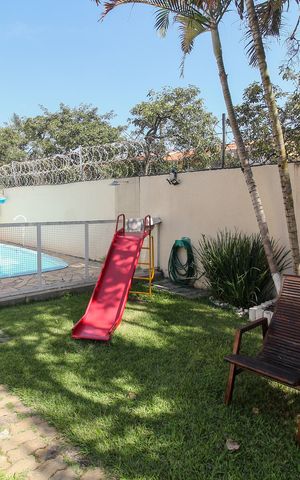 Casa de condomínio à venda com 140m², 3 quartos e 2 vagas Casa de condomínio à venda com 140m², 3 quartos e 2 vagasÁrea comum - Playground