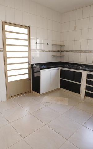 Casa à venda com 143m², 4 quartos e 3 vagas