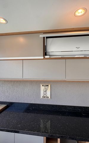 Apartamento à venda com 125m², 3 quartos e 2 vagas Apartamento à venda com 125m², 3 quartos e 2 vagasVaranda - Detalhe