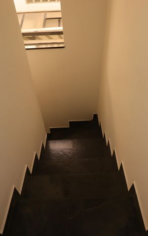 Casa à venda com 115m², 3 quartos e 2 vagasEscada para o segundo piso