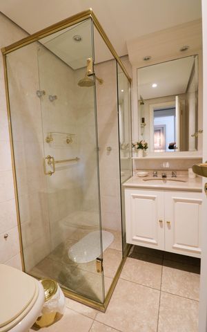 Apartamento à venda com 188m², 4 quartos e 3 vagas Apartamento à venda com 188m², 4 quartos e 3 vagasBanheiro da Suíte 3