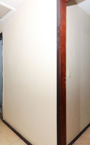 Casa de condomínio à venda com 280m², 3 quartos e 2 vagas Casa de condomínio à venda com 280m², 3 quartos e 2 vagasHall