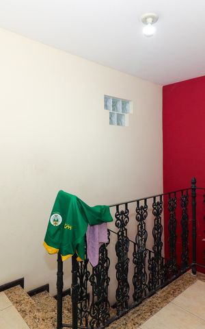 Casa de condomínio à venda com 280m², 3 quartos e 2 vagas Casa de condomínio à venda com 280m², 3 quartos e 2 vagasHall