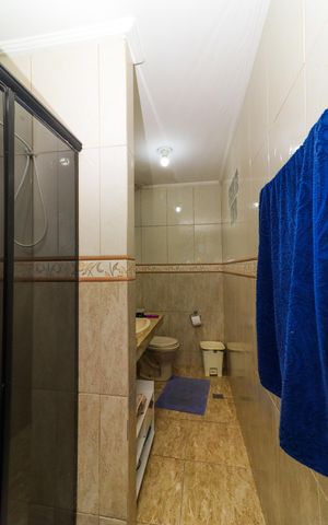 Casa de condomínio à venda com 280m², 3 quartos e 2 vagas Casa de condomínio à venda com 280m², 3 quartos e 2 vagasBanheiro da Suíte 1