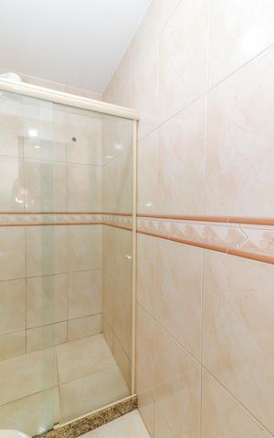 Casa de condomínio à venda com 280m², 3 quartos e 2 vagas Casa de condomínio à venda com 280m², 3 quartos e 2 vagasBanheiro Social