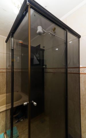 Casa de condomínio à venda com 280m², 3 quartos e 2 vagas Casa de condomínio à venda com 280m², 3 quartos e 2 vagasBanheiro da Suíte 1