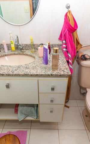 Casa de condomínio à venda com 280m², 3 quartos e 2 vagas Casa de condomínio à venda com 280m², 3 quartos e 2 vagasBanheiro da Suíte 2