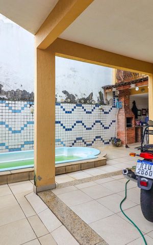 Casa de condomínio à venda com 280m², 3 quartos e 2 vagas Casa de condomínio à venda com 280m², 3 quartos e 2 vagasQuintal