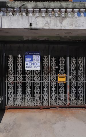 Casa à venda com 250m², 5 quartos e 3 vagasFachada