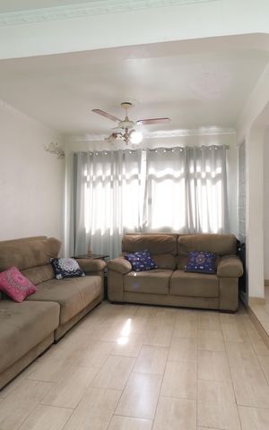 Casa à venda com 250m², 5 quartos e 3 vagasCasa 02 - Sala 1
