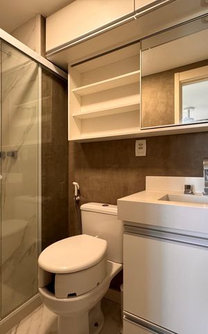 Apartamento à venda com 82m², 2 quartos e 1 vaga Apartamento à venda com 82m², 2 quartos e 1 vagaBanheiro Social