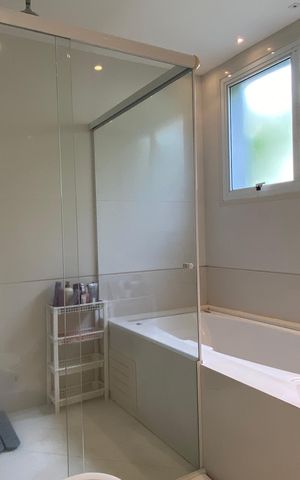 Casa à venda com 600m², 4 quartos e 8 vagas Casa à venda com 600m², 4 quartos e 8 vagasBanheiro da Suíte 2