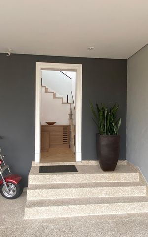 Casa à venda com 600m², 4 quartos e 8 vagas Casa à venda com 600m², 4 quartos e 8 vagasFachada