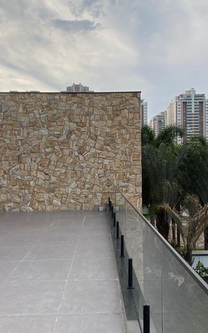 Casa à venda com 600m², 4 quartos e 8 vagas Casa à venda com 600m², 4 quartos e 8 vagasVaranda da Sala