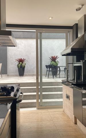 Casa à venda com 600m², 4 quartos e 8 vagas Casa à venda com 600m², 4 quartos e 8 vagasÁrea gourmet