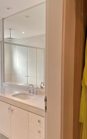 Casa à venda com 600m², 4 quartos e 8 vagas Casa à venda com 600m², 4 quartos e 8 vagasCloset da suíte 3