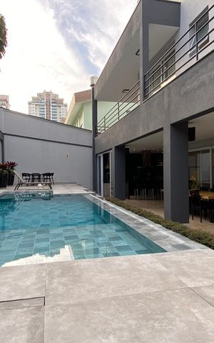 Casa à venda com 600m², 4 quartos e 8 vagas Casa à venda com 600m², 4 quartos e 8 vagasÁrea externa