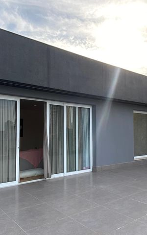 Casa à venda com 600m², 4 quartos e 8 vagas Casa à venda com 600m², 4 quartos e 8 vagasVaranda da Sala