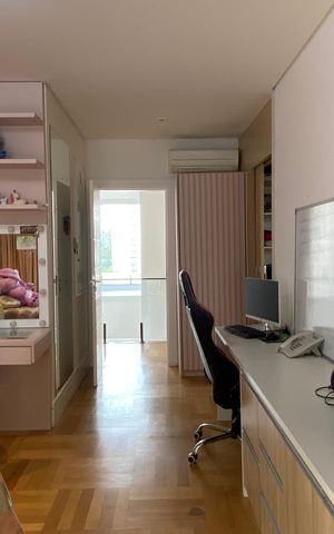 Casa à venda com 600m², 4 quartos e 8 vagas Casa à venda com 600m², 4 quartos e 8 vagasSuíte 1
