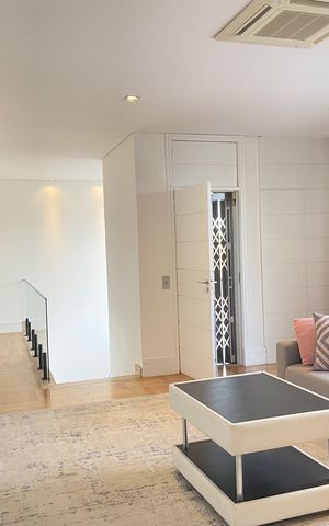 Casa à venda com 600m², 4 quartos e 8 vagas Casa à venda com 600m², 4 quartos e 8 vagasSala 2