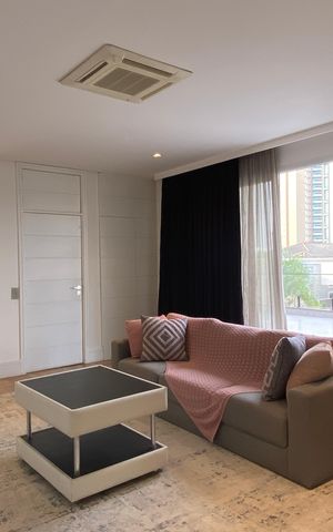 Casa à venda com 600m², 4 quartos e 8 vagas Casa à venda com 600m², 4 quartos e 8 vagasSala 2
