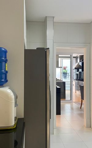 Casa à venda com 600m², 4 quartos e 8 vagas Casa à venda com 600m², 4 quartos e 8 vagasCozinha