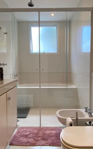 Casa à venda com 600m², 4 quartos e 8 vagas Casa à venda com 600m², 4 quartos e 8 vagasBanheiro da Suíte 1