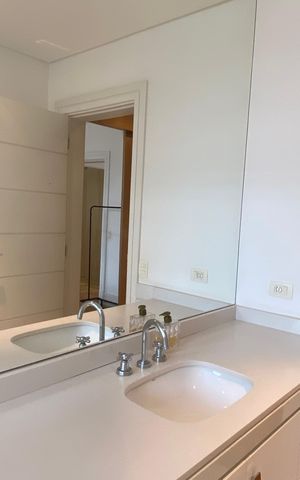 Casa à venda com 600m², 4 quartos e 8 vagas Casa à venda com 600m², 4 quartos e 8 vagasBanheiro da Suíte 2