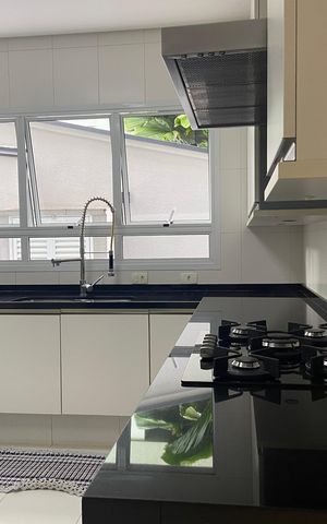 Casa à venda com 600m², 4 quartos e 8 vagas Casa à venda com 600m², 4 quartos e 8 vagasCozinha