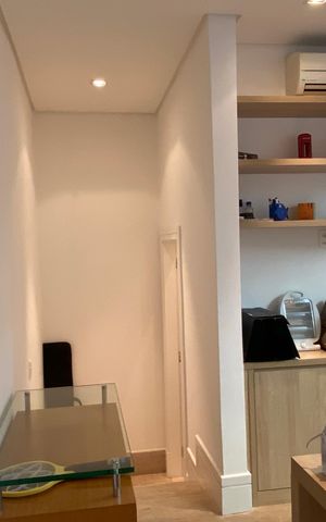 Casa à venda com 600m², 4 quartos e 8 vagas Casa à venda com 600m², 4 quartos e 8 vagasEscritório