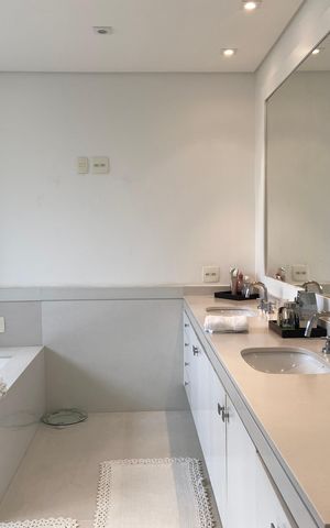 Casa à venda com 600m², 4 quartos e 8 vagas Casa à venda com 600m², 4 quartos e 8 vagasBanheiro da Suíte Master