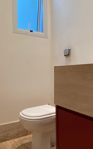 Casa à venda com 600m², 4 quartos e 8 vagas Casa à venda com 600m², 4 quartos e 8 vagasBanheiro social