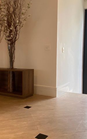 Casa à venda com 600m², 4 quartos e 8 vagas Casa à venda com 600m², 4 quartos e 8 vagasHall de entrada