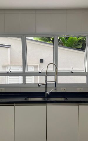Casa à venda com 600m², 4 quartos e 8 vagas Casa à venda com 600m², 4 quartos e 8 vagasCozinha