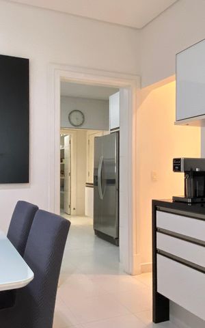 Casa à venda com 600m², 4 quartos e 8 vagas Casa à venda com 600m², 4 quartos e 8 vagasCopa