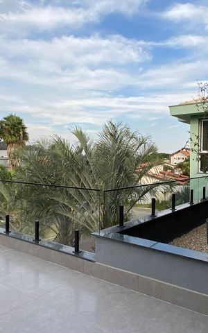 Casa à venda com 600m², 4 quartos e 8 vagas Casa à venda com 600m², 4 quartos e 8 vagasVaranda da Sala