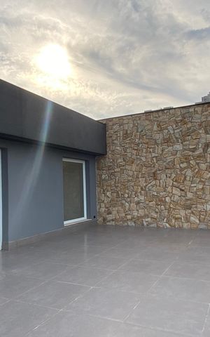 Casa à venda com 600m², 4 quartos e 8 vagas Casa à venda com 600m², 4 quartos e 8 vagasVaranda da Sala