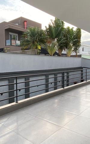 Casa à venda com 600m², 4 quartos e 8 vagas Casa à venda com 600m², 4 quartos e 8 vagasVaranda das Suítes