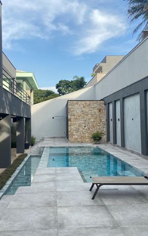 Casa à venda com 600m², 4 quartos e 8 vagas Casa à venda com 600m², 4 quartos e 8 vagasÁrea externa