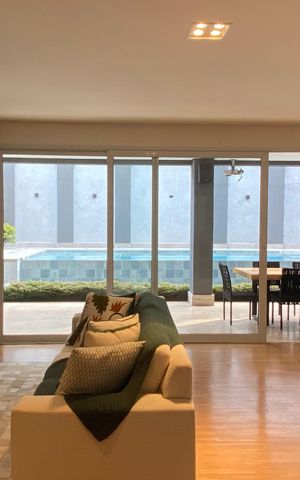 Casa à venda com 600m², 4 quartos e 8 vagas Casa à venda com 600m², 4 quartos e 8 vagasSala