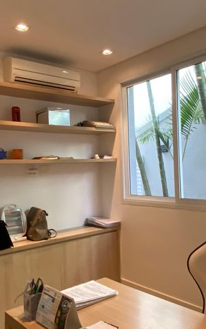 Casa à venda com 600m², 4 quartos e 8 vagas Casa à venda com 600m², 4 quartos e 8 vagasEscritório