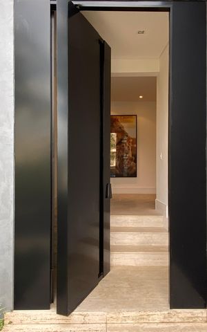 Casa à venda com 600m², 4 quartos e 8 vagas Casa à venda com 600m², 4 quartos e 8 vagasHall de entrada