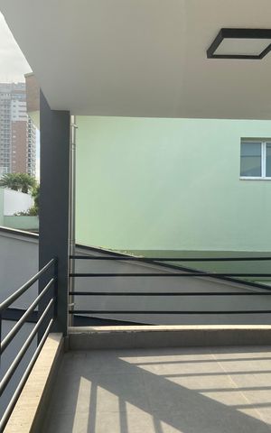 Casa à venda com 600m², 4 quartos e 8 vagas Casa à venda com 600m², 4 quartos e 8 vagasVaranda das Suítes