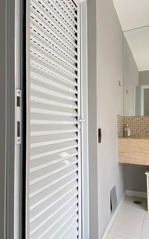 Casa à venda com 600m², 4 quartos e 8 vagas Casa à venda com 600m², 4 quartos e 8 vagasBanheiro da área comum