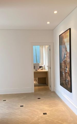 Casa à venda com 600m², 4 quartos e 8 vagas Casa à venda com 600m², 4 quartos e 8 vagasHall de entrada